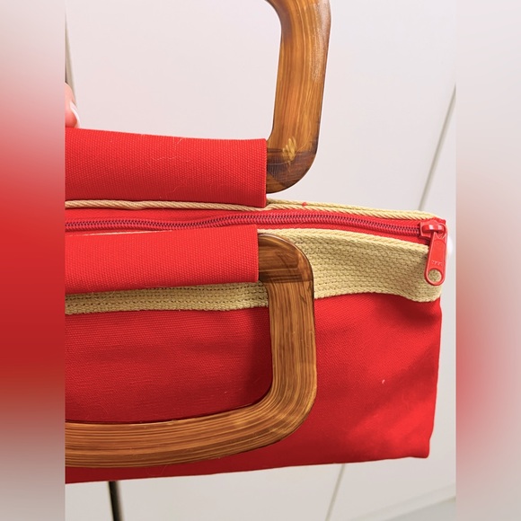 ❌SOLD❌ Vintage Red and Tan Canvas Handbag with Faux Wood Handles - Picture 3 of 9